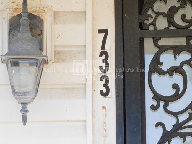 Building Photo - 733 W Twenty-Fifth St