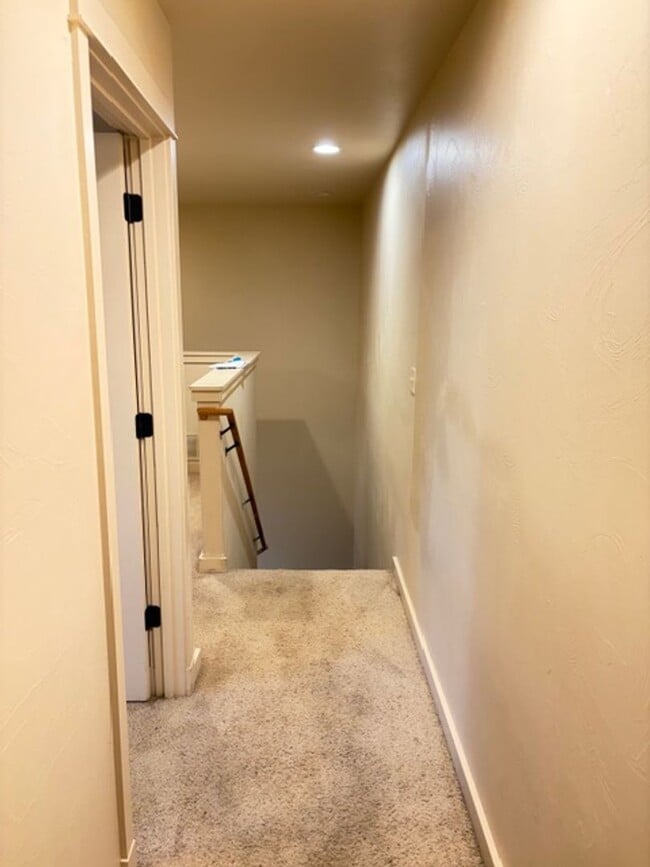 Building Photo - 3 Bedrooms 2 1/2 Bathroom Bozeman Townhouse - Great Location