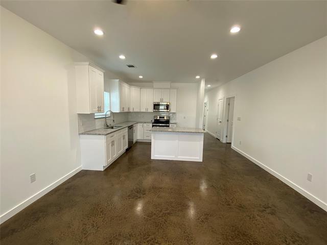 Building Photo - 104 E Forest Ave