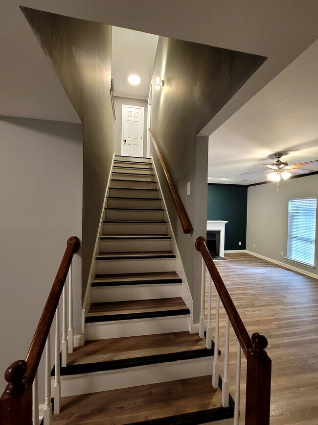 Building Photo - 730 3rd St NE