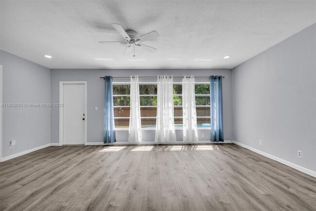 Building Photo - 851 SW 49th Terrace