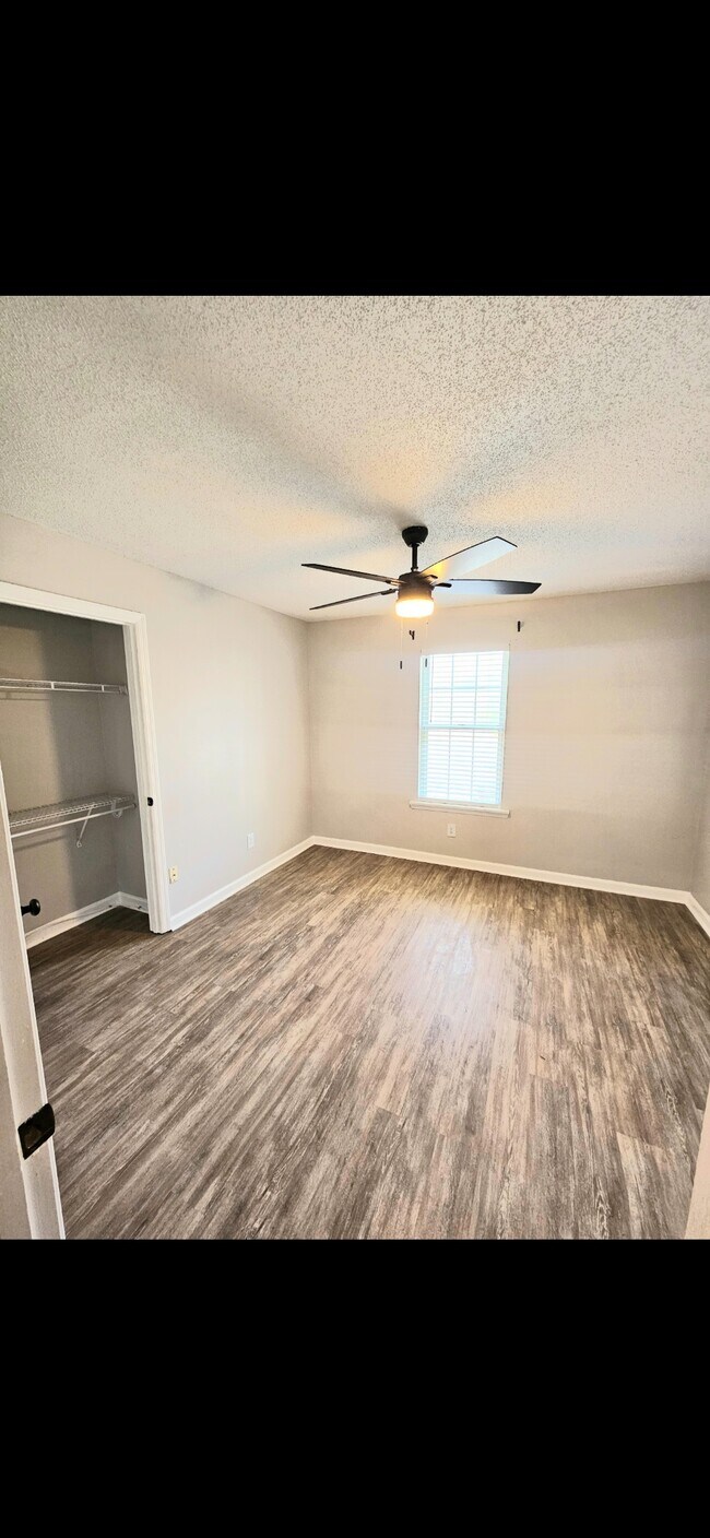 Building Photo - 112 W Oak Manor Ct