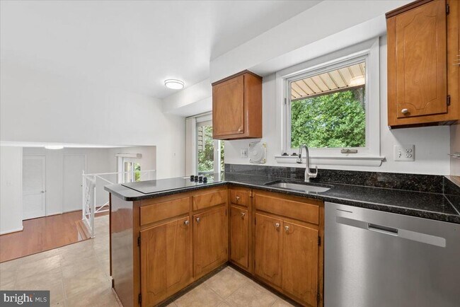 Building Photo - 9202 Wilmett Ct
