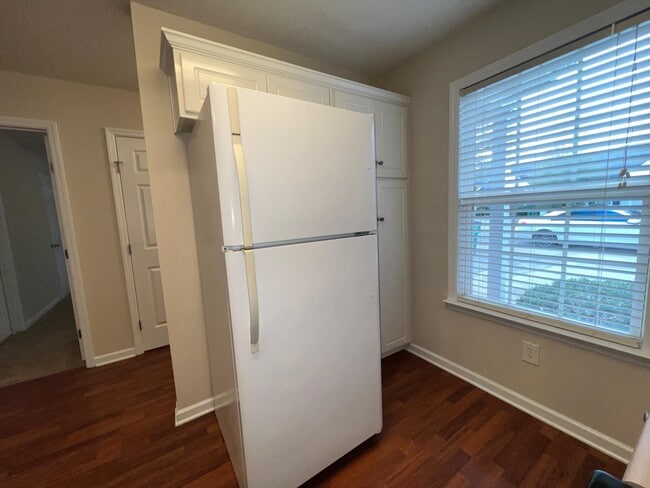 Building Photo - 201 Satomi Way