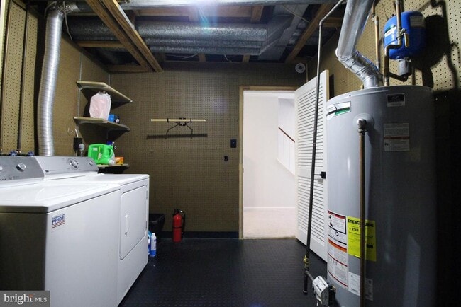 Building Photo - 3139 Stratford Ct