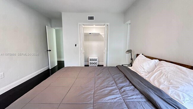 Building Photo - 320 SW 29th Rd