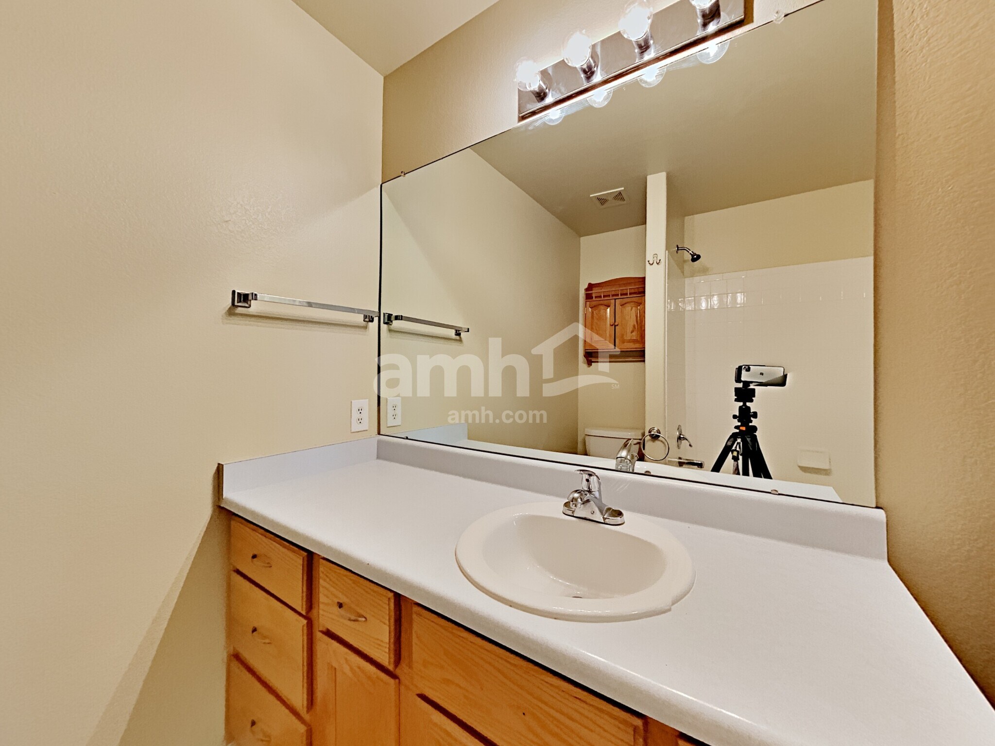 Building Photo - 13373 Mariposa Ct