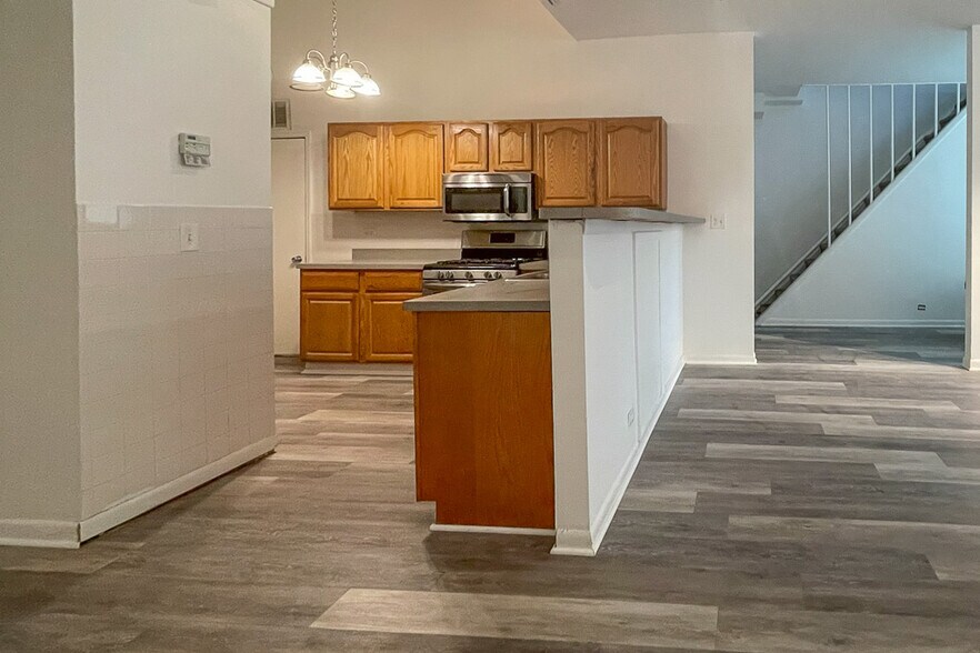 Building Photo - 1844 W Henderson St