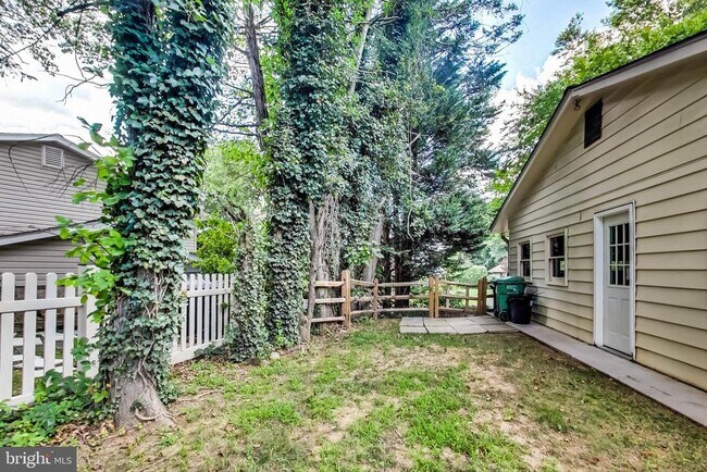 Building Photo - 806 Hope Ct