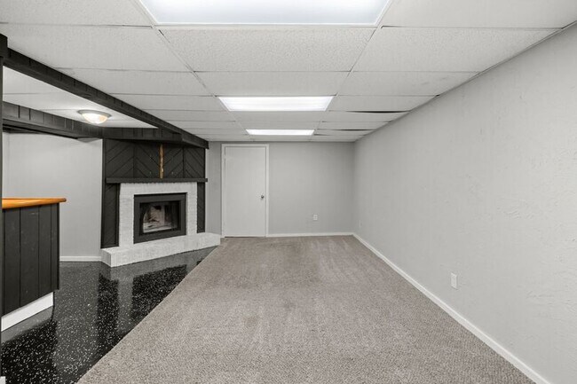 Building Photo - 1560 Estes Dr