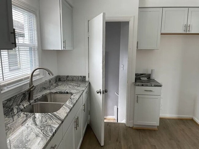 Building Photo - 3 bed 1 bath Home