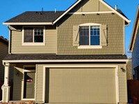 Building Photo - Beautiful Craftsman Style Home! 2 Car Garage! Gas Fireplace and Granite Counter Tops! Attached Ga...