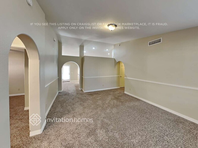 Building Photo - 4319 E Princeton Ave