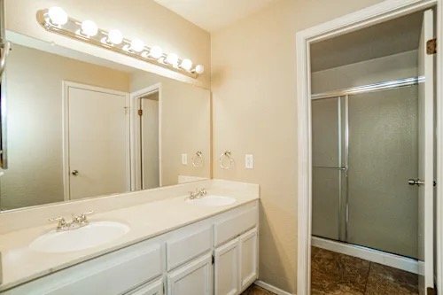 Building Photo - 1350 Northview Dr