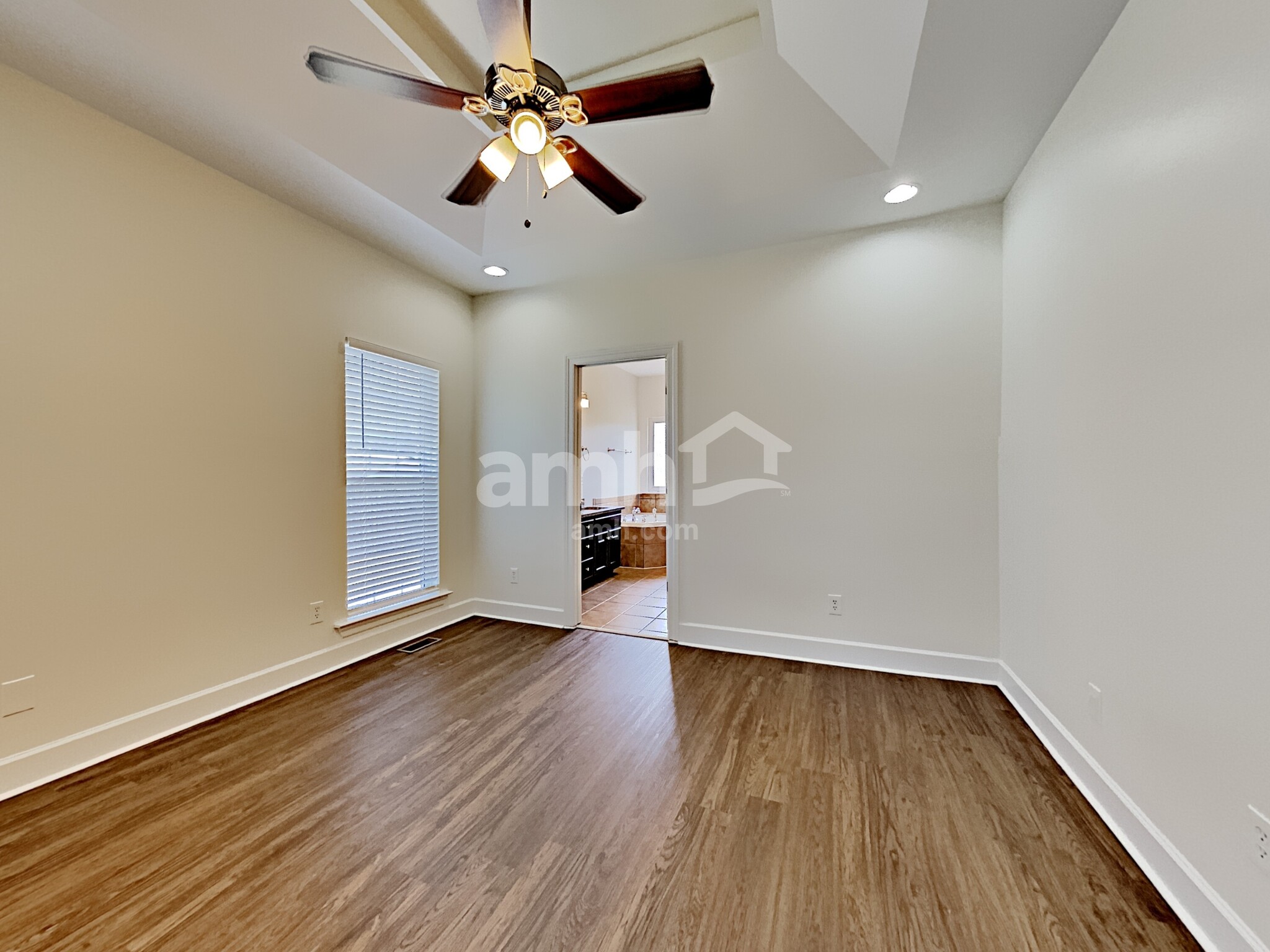 Building Photo - 305 Fernwood Ln