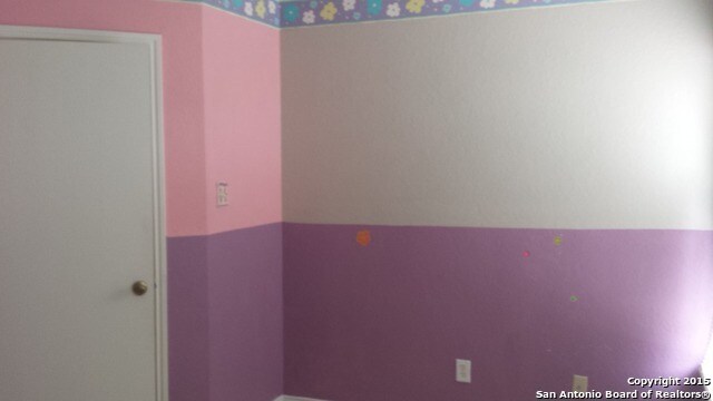 Building Photo - THREE BEDROOM 2 & 1/2 BATH ON CUL-D-SAC