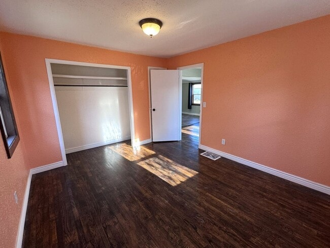 Building Photo - Beautifully Remodeled Home Near Terry Park