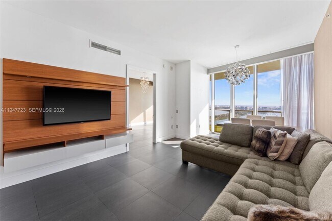 Building Photo - 1100 Biscayne Blvd