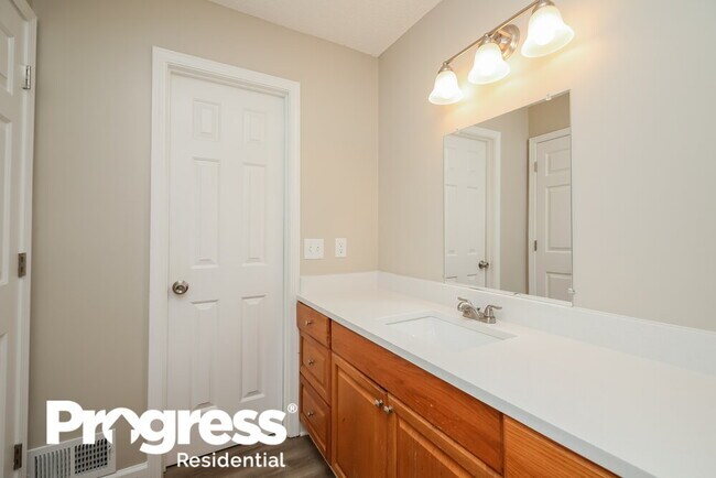 Building Photo - 340 Hermitage Ct