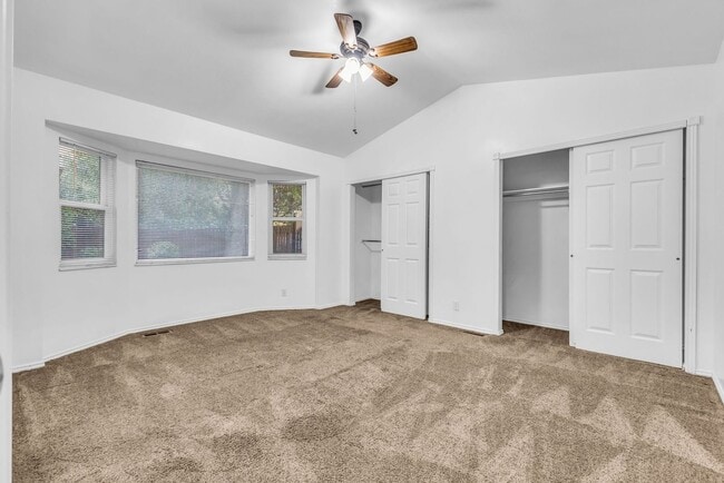 Building Photo - Charming Farmington Home in Peaceful Cul-de-Sac - Newly Painted Cabinets
