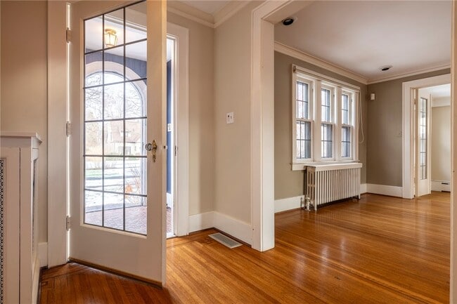 Building Photo - 305 Castlebar Rd