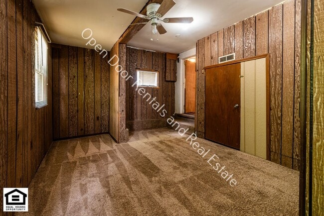 Building Photo - 360 W 9th St
