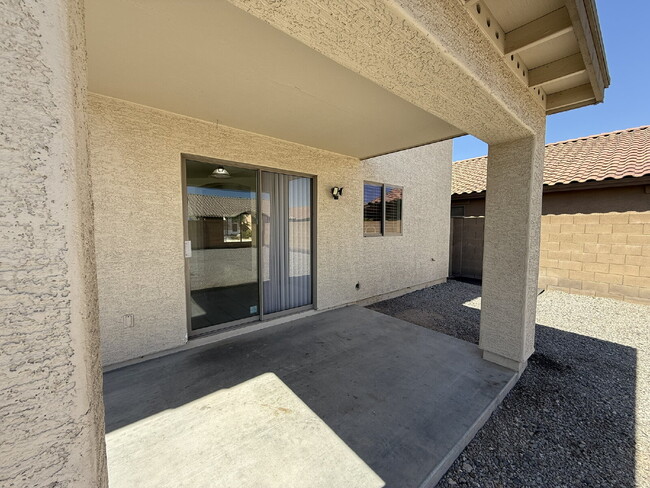 Building Photo - Updated 3-Bedroom Home with Vaulted Ceilin...