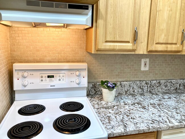 Building Photo - 902 I St SE