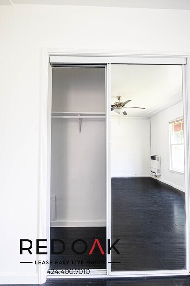 Building Photo - 851 S Kenmore Ave