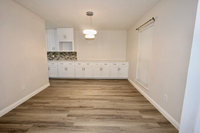 Building Photo - 3015 Green Fields Dr