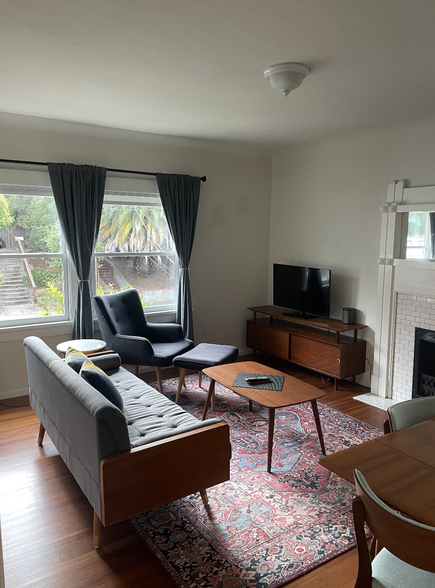 Living room - 821 Walker Ave