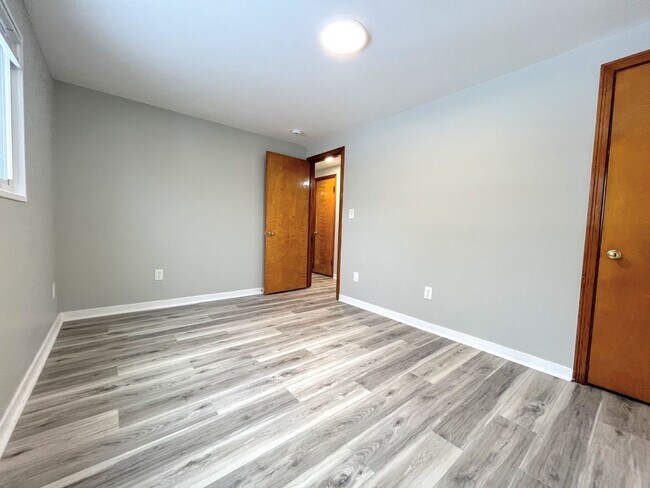 Building Photo - 424 Springville Ave