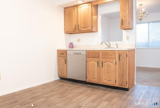 Building Photo - 211 Windgate Cir