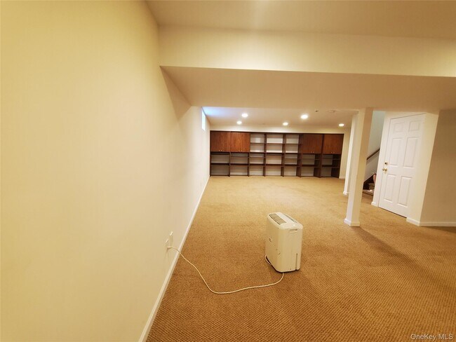 Building Photo - 80 Landmark Ct