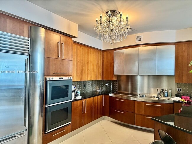 Building Photo - 18101 Collins Ave