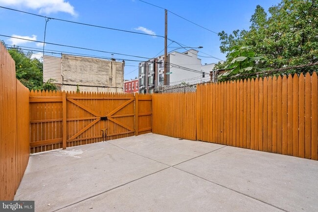 Building Photo - 2142 N Percy St