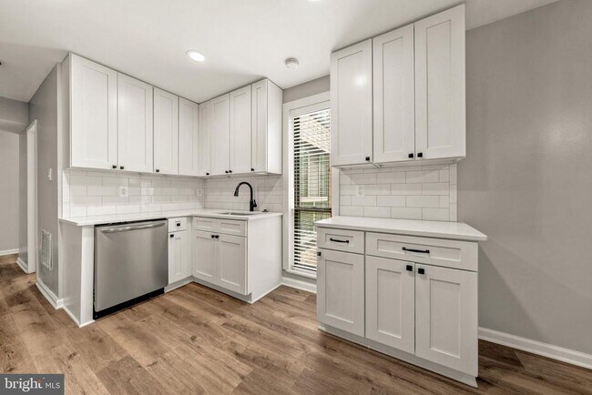 Building Photo - 2045 Royal Fern Ct