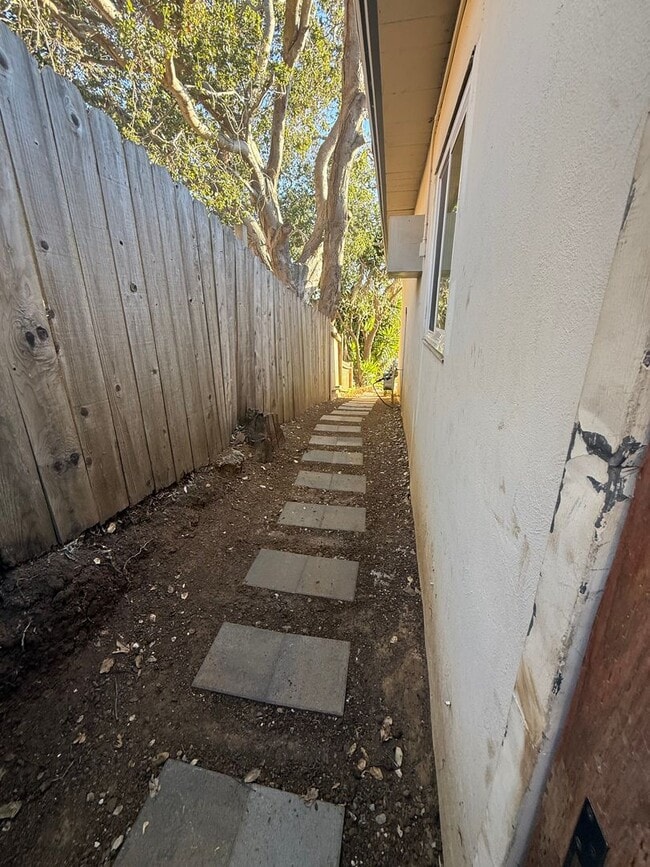 Building Photo - Stunning 2-bedroom, 1.5-bath Modern home i...