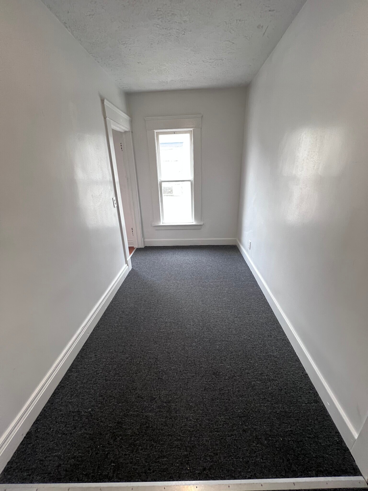 Building Photo - 731 N Sycamore St