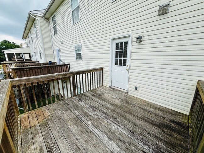 Building Photo - 35 Charleston Ln