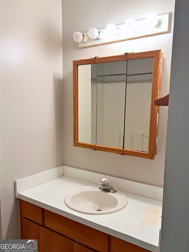 Building Photo - 410 Admiral's Walk Dr