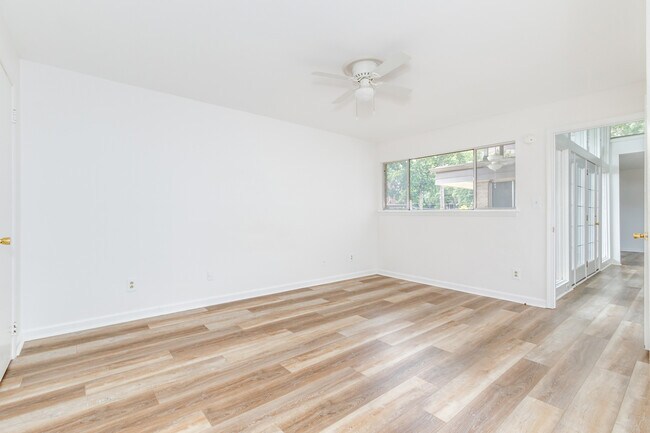 Building Photo - 346 Carpenter Dr NE