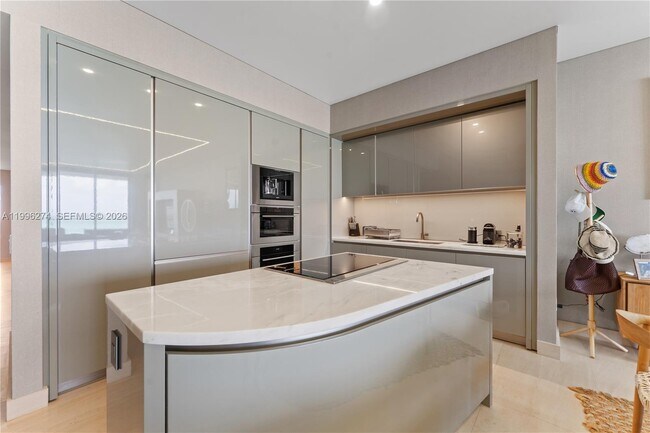 Building Photo - 18975 Collins Ave