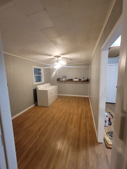 Laundry - 1108 S Crocker St