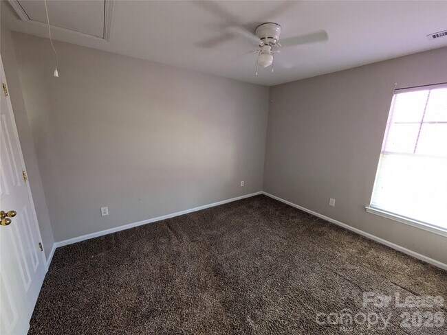 Building Photo - 141 Golden Valley Dr