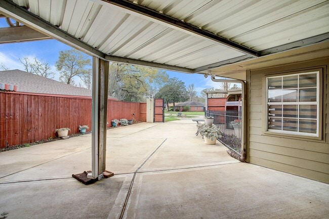Building Photo - 5303 Tallow Ln