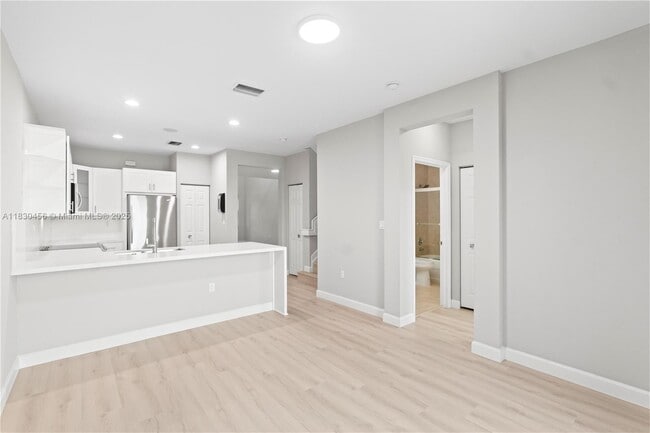 Building Photo - 10761 NW 75th St