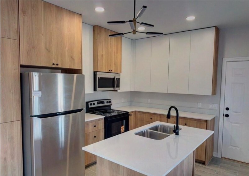 Building Photo - 705 N Emerald Ave