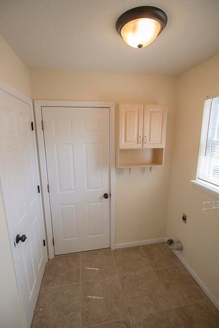 Building Photo - 4708 Manhasset Dr