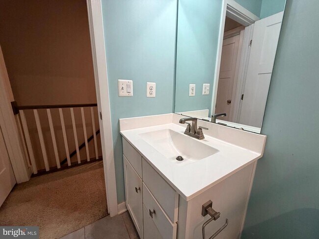 Building Photo - 4812 Crest View Dr